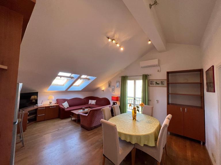 Biljana Ivanisevic Apartments - B&B Jelsa