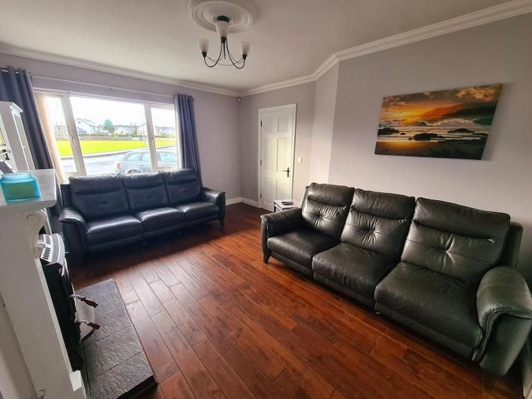 Bundoran Seaside Stays House - WiFi, large spacious home - B&B Bundoran