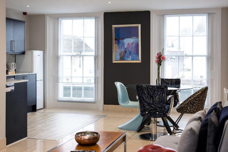 Hairbnb - stylish and central - B&B Eastbourne
