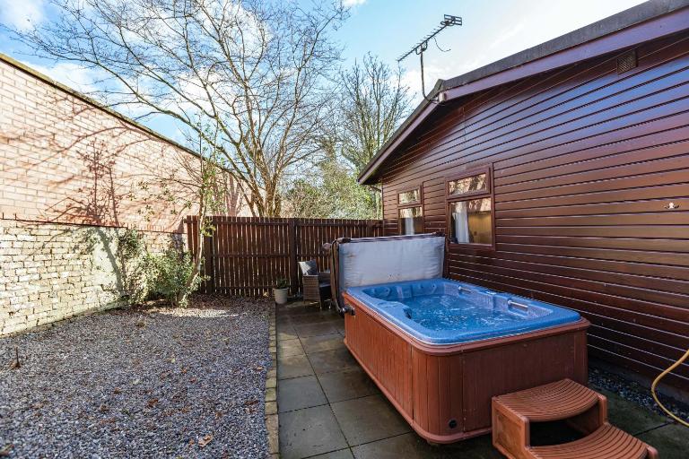 Bluebell Lodge 24 with Hot Tub - Ferienwohnung Newton Stewart