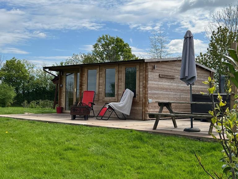 Silver Springs Farm Lodge - B&B Dingestow