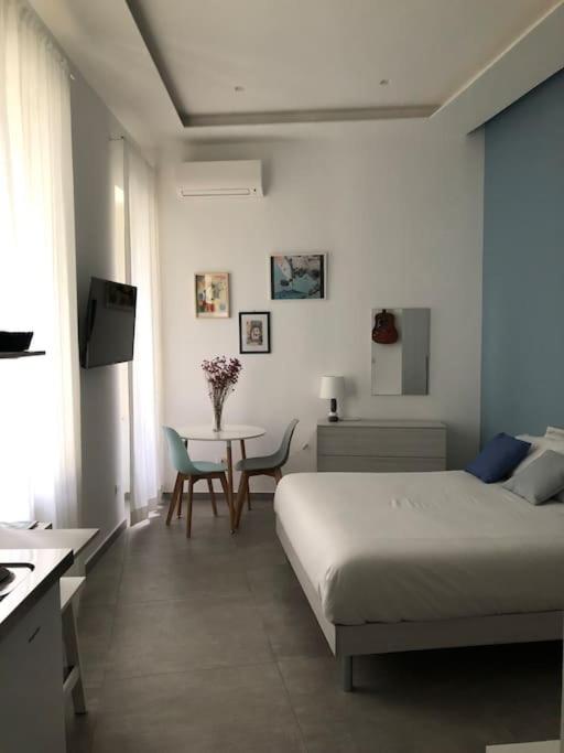 DaDedo’ -Monolocale tra Plebiscito Toledo e Chiaia - B&B Naples