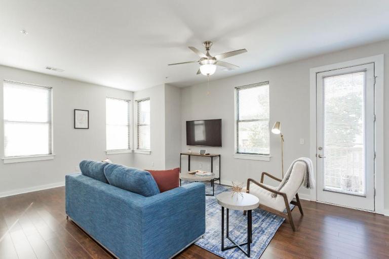 CozySuites Music Row Spacious 2BR in Nashville! 10 - B&B Nashville