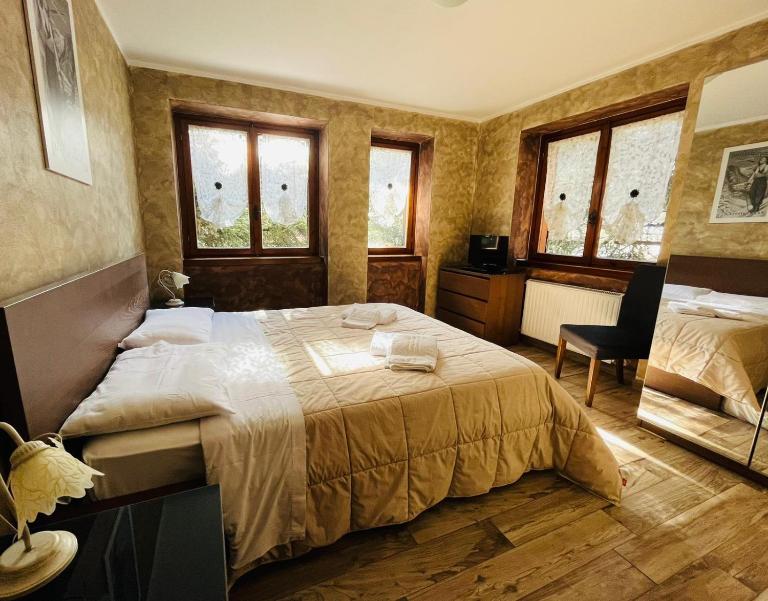 San Luigi - Rooms & Apartments - Chambres d'hôtes Campodolcino