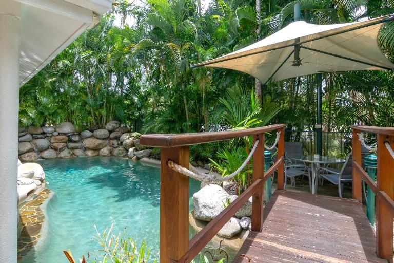 Seascape Holidays - Coral Apartments - B&B Port Douglas