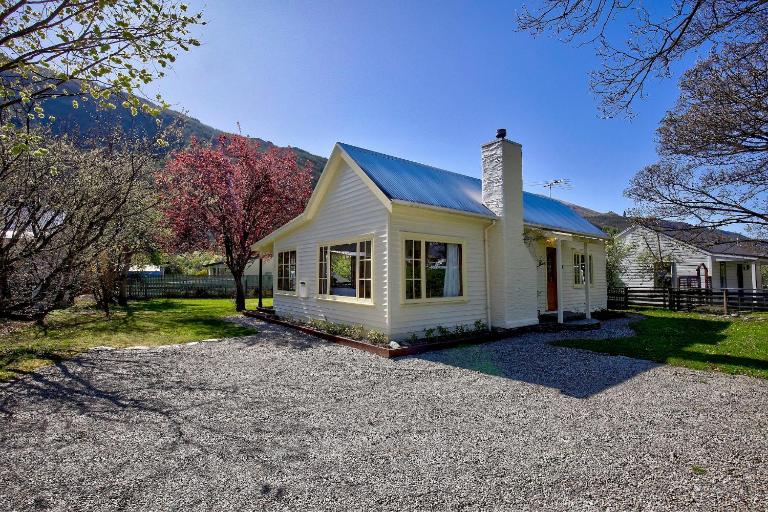 Aberdeen Cottage - Nestled in the Heart of Arrowtown - New! - Bed and Breakfast Arrowtown