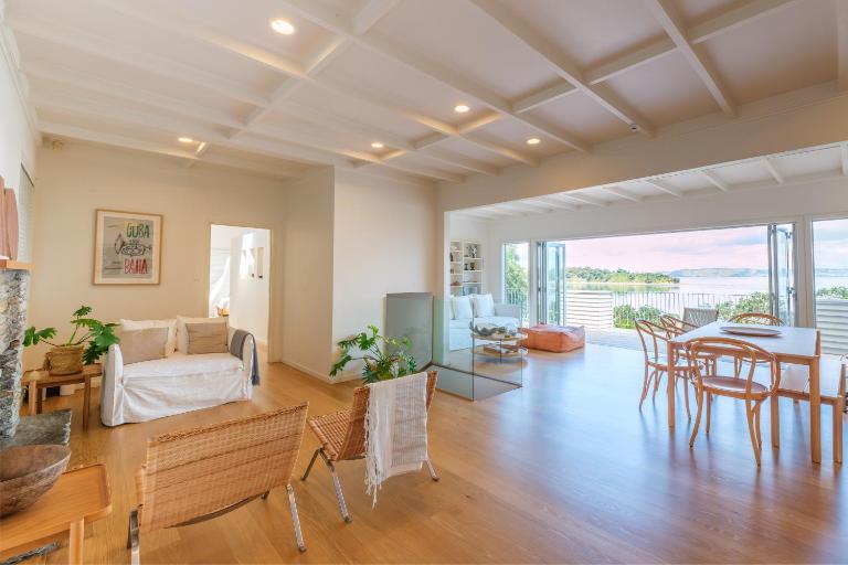Koi Waiheke with private beach access and mooring - Chambres d'hôtes Omiha