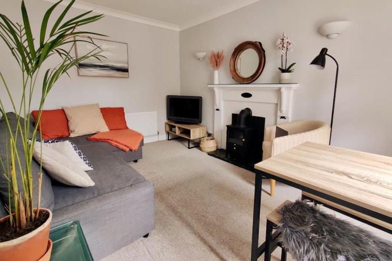 May Cottage - Heart of Vibrant Village & 10 mins Walk to Beach - B&B Milford on Sea