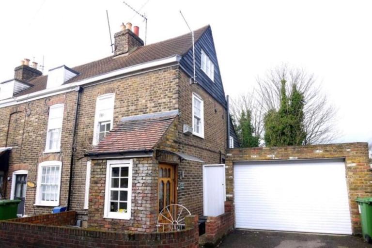 3bedroom beautiful cottage - B&B Cheshunt