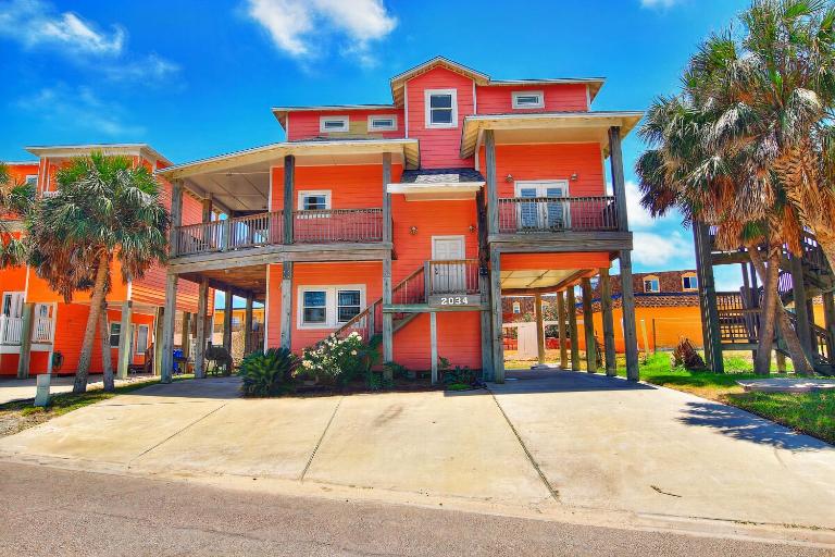 6BDRM Beach Home - Oceanviews - Recently Renovated - Shared Pool & HotTub - B&B Port Aransas
