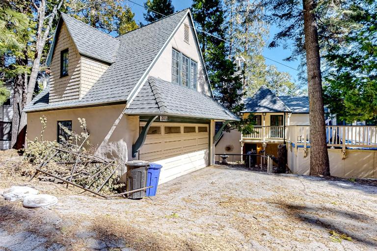 Vintage Village Walk Cottage - B&B Lake Arrowhead