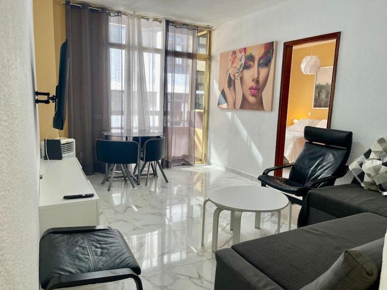 New big flat with balcony 50mts away from beach Parking Optional - B&B Las Palmas de Gran Canaria