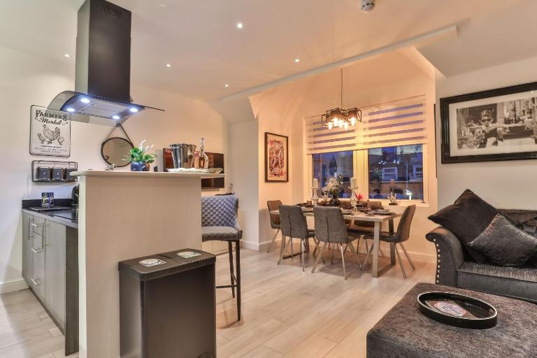 The Hepburn - Top Floor - Luxury for up to 6 guests near Open Air Theatre and North Bay - Chambres d'hôtes Scarborough