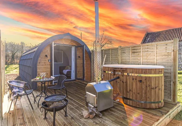 Windsor, Apple Tree Glamping, Nr Wells - B&B Wells