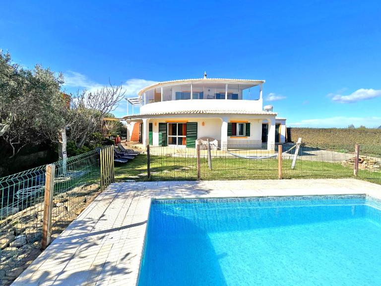 Private Villa Rego with Oceanview and Pool - Bed and Breakfast Senhora da Luz