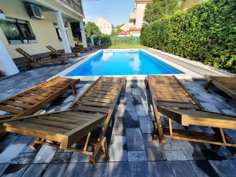 Ap Villa Isabella with private pool - Bed and Breakfast Kutleše
