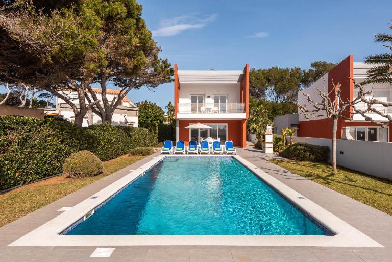 Villas Calan Bosch Olivia by Escape Home - Chambres d'hôtes Cala'n Bosch