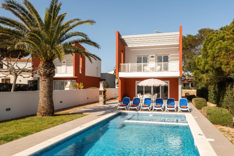 Villas Calan Bosch Emily by Escape Home - Chambres d'hôtes Cala'n Bosch