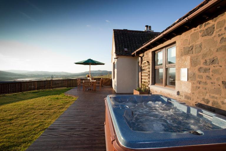 Rowan Tree Cottage with Hot Tub - B&B Cupar