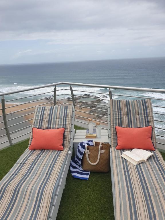 Penthouse ON the Beach - Live Like Royalty - B&B Warner Beach