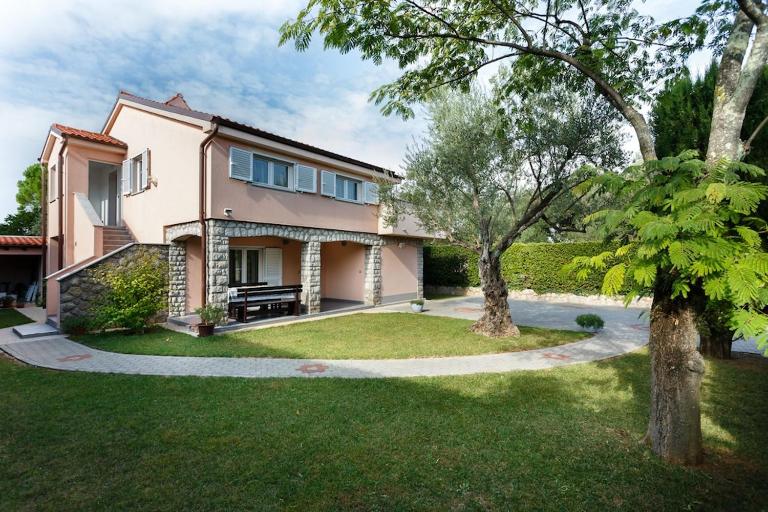 Premium apartment near center and beach with parking - B&B Krk