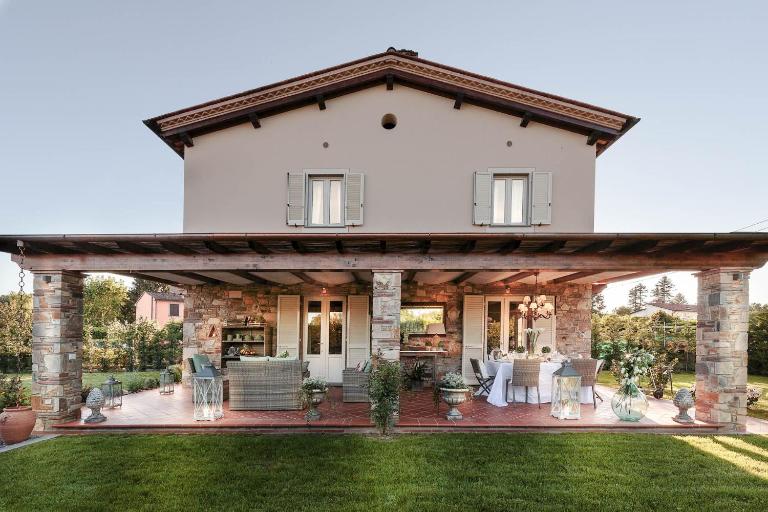 VILLA PEMOLA a Luxury Farmhouse with Garden and bikes in Lucca Town - B&B Capannori
