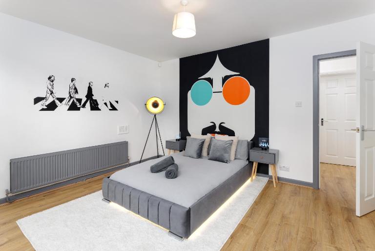 FLATZY - Iconic Beatles and Liverpool Culture Home - B&B Liverpool