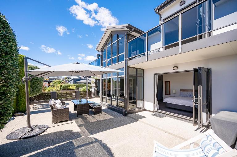 IRONSIDE LAKEVIEW TOWNHOUSE - B&B Wanaka