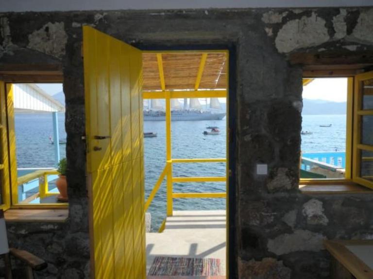 The Yellow Boat House - Chambres d'hôtes Klíma