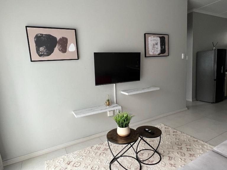 Mellow-Suites Apartments 130 - WIFI and Netflix - B&B Midrand
