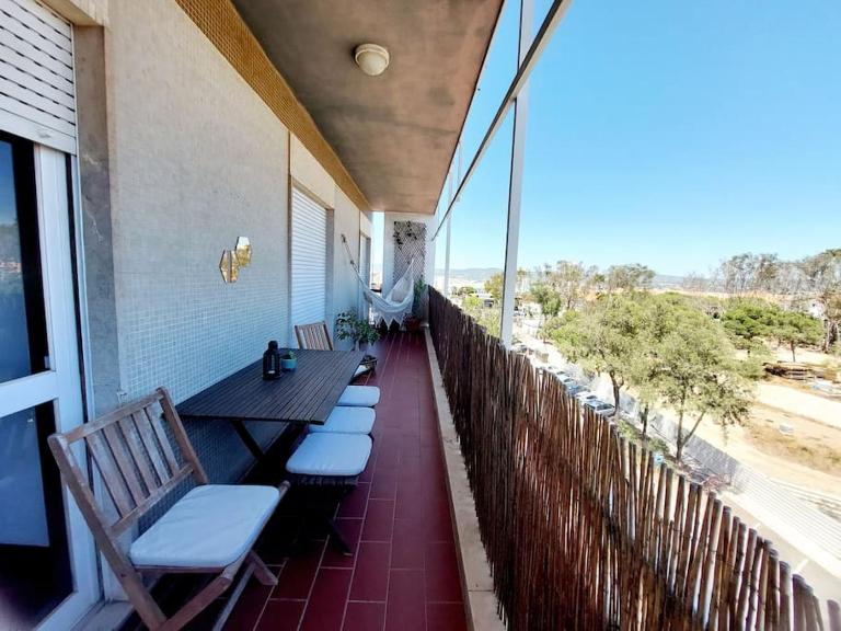 Charming Avenue Apartment - Ferienwohnung Faro