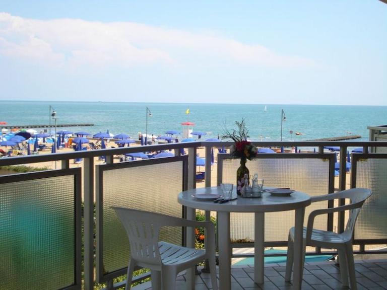 Amazing sea view from our balcony - B&B Porto Santa Margherita