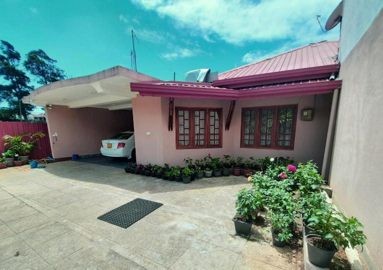 Thuvaraga Inn - B&B Nuwara Eliya