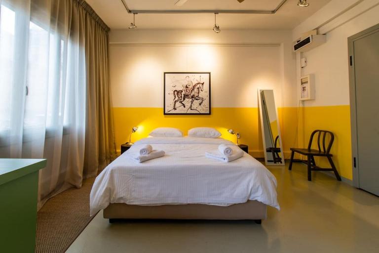 Artistic Spacious Studio Apartment next to metro Monastiraki - B&B Atenas