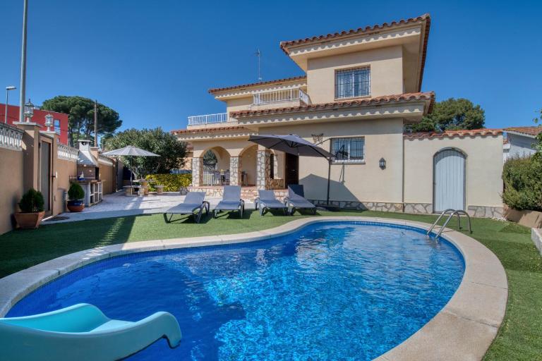 Vela, casa con piscina privada a pocos metros de la playa - Bed and Breakfast l'Escala