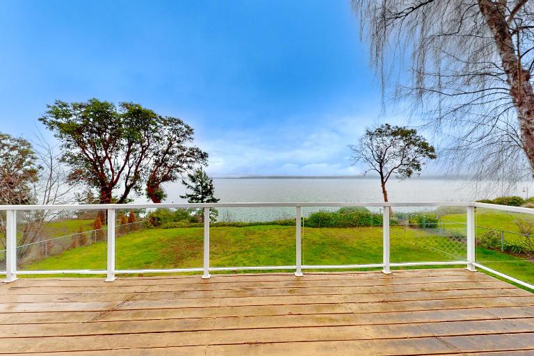 Camano Waterfront Delight - B&B Saratoga Shores