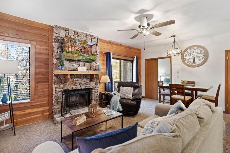 Beautiful Seven Springs- 2 Bed, 2 Bath Condo - B&B Champion
