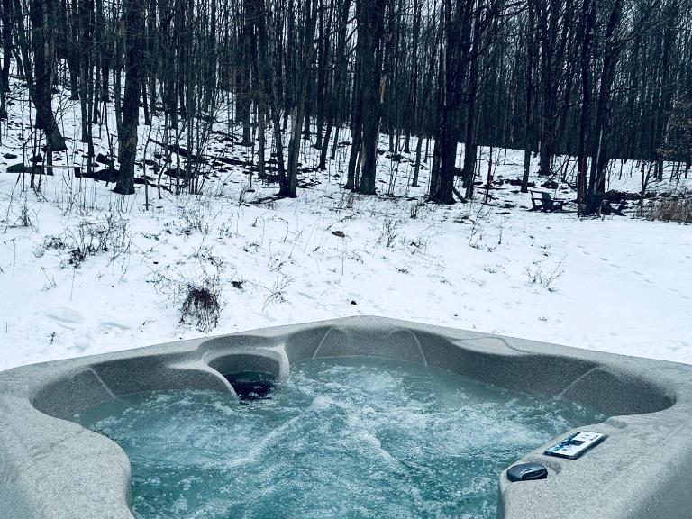 Cozy Cottage with Jacuzzi, Sauna, Fire Pit and Reading Nook! - B&B Livingston Manor