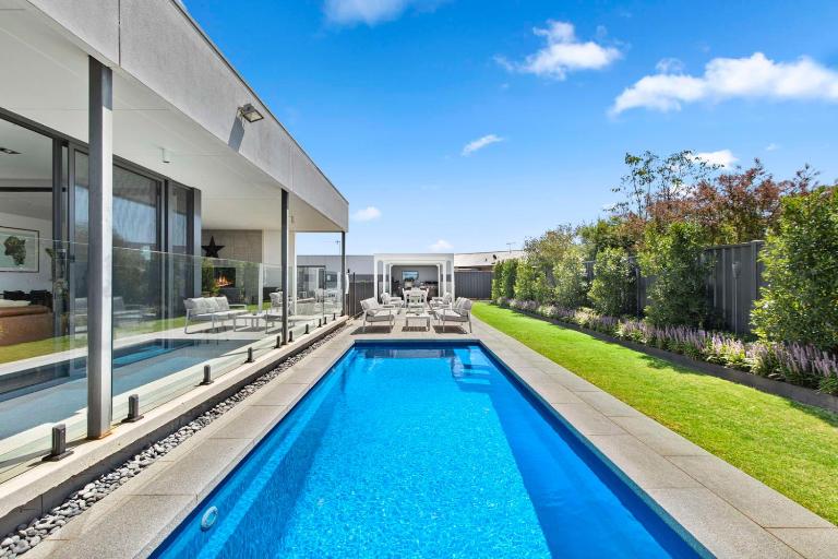 The Sinatra Holiday House in Mulwala - 10 individual beds - B&B Mulwala