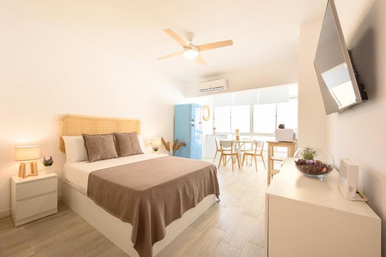 Ramon y Cajal by 10ToSea - B&B Fuengirola