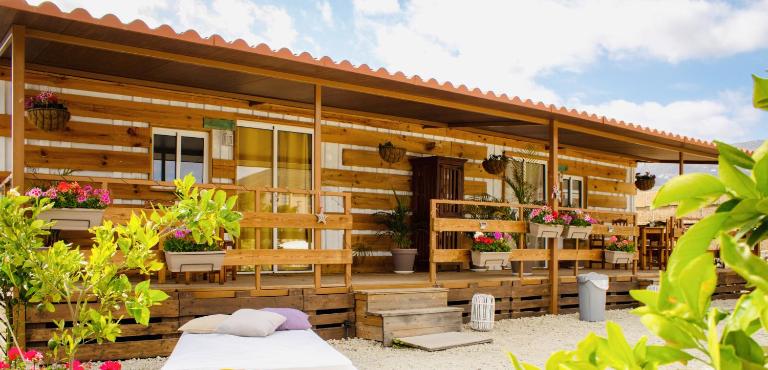 Bernegal Moneyba, Hot Tub, Piscina y Jardín - B&B Buzanada