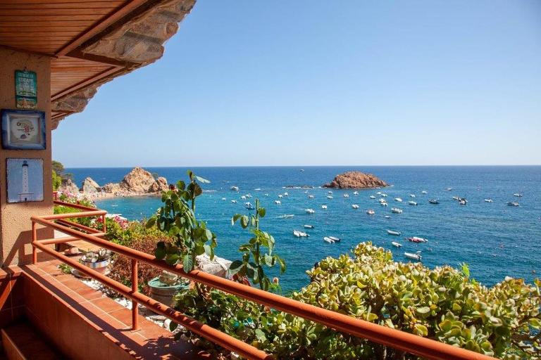 Kerstin Bruns - Apartamento la Illa with sea view - B&B Tossa de Mar