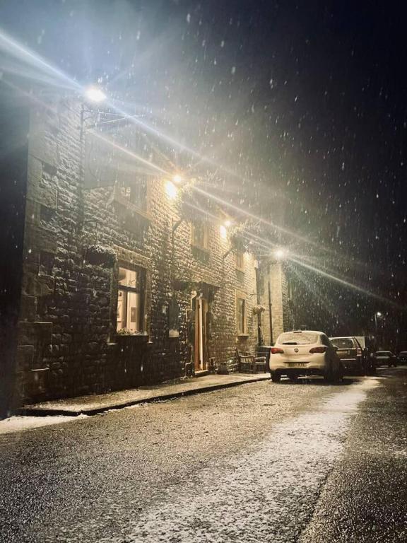 Cosy Apartment above Village Pub - B&B Buxton