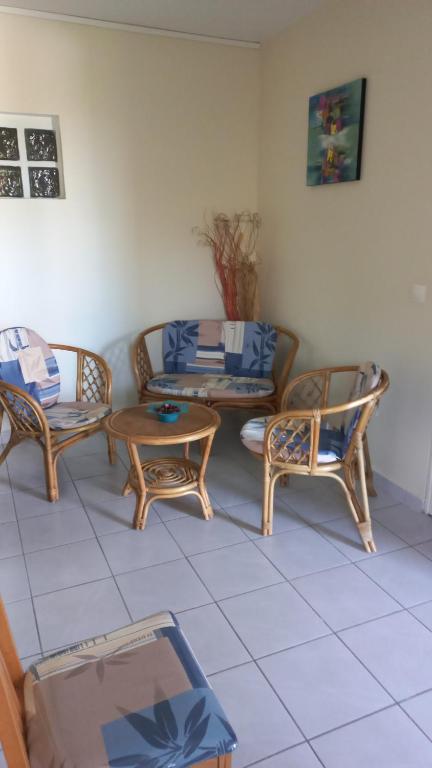 Charmant petit T2 dans maison - Chambres d'hôtes Vieux Bourg