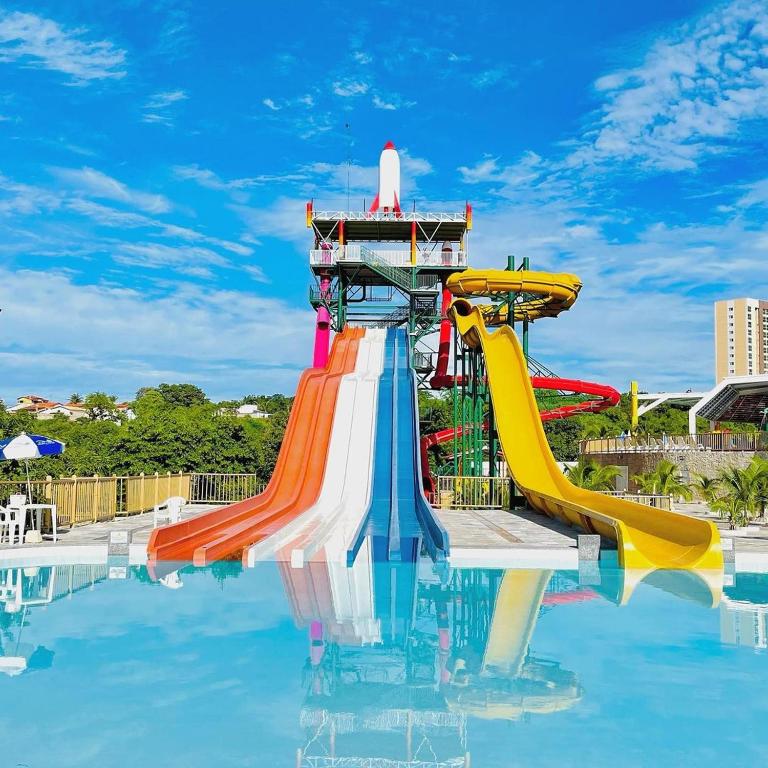 Diroma Internacional Resort com 1 dia de acesso no Diroma Acqua Park - B&B Caldas Novas