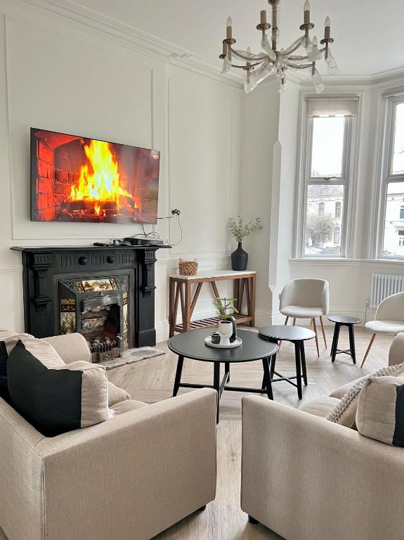 Fayhomes West Midlands Luxury Late 1800 Property - B&B Walsall