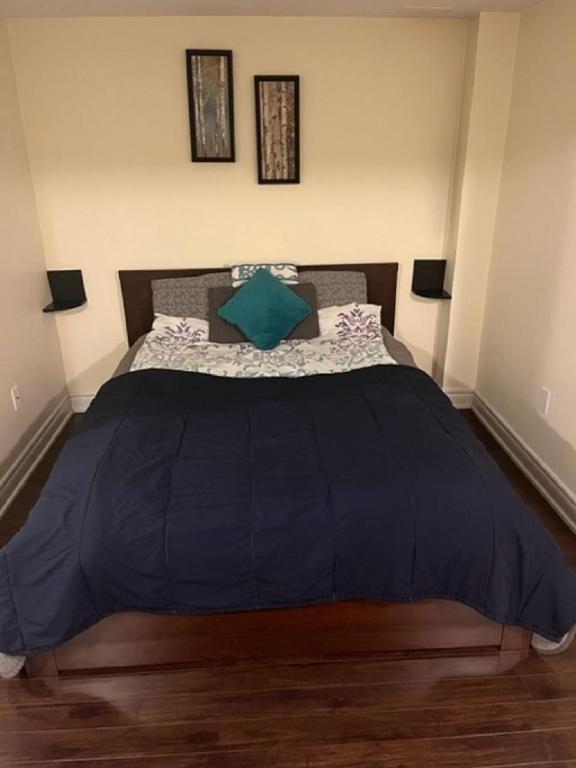 Cozy & Spacious Suite with Private Bathroom near Toronto Airport ! - B&B Mississauga