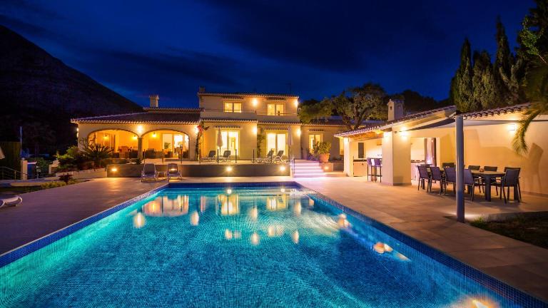 Casa Juana is a modern, luxury, exclusive, 6 bedroom villa. - Chambres d'hôtes Javea