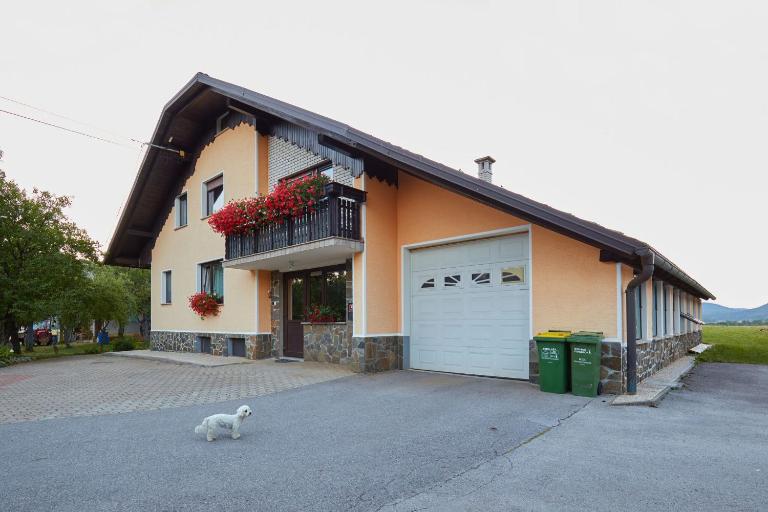 Apartma Steles - Chambres d'hôtes Stari trg pri Ložu