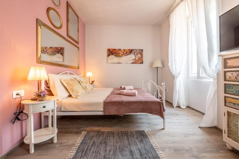 Old city Romantic studios 4 with FREE private parking - B&B Pola